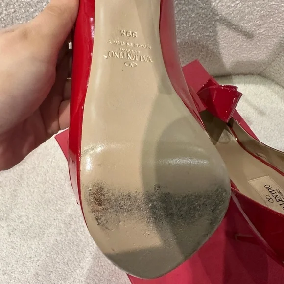 Valentino Garavani Red Stiletto Heels with Bow Detail - Picture 4 of 5
